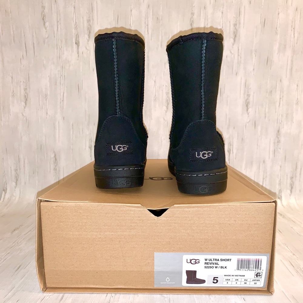 NWT UGG Ultra Short Revival